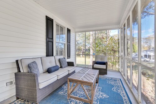 Historic 3BR with Porch & Fire Pit near Downtown
