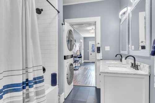 Historic 3BR with Porch & Fire Pit near Downtown
