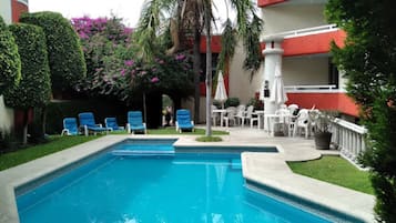 Kolam renang outdoor