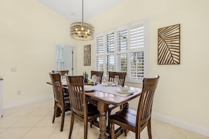 Dining - Freshwater Canal, Bicycles, Heated Pool - Casamigos - Roelens Vacations (Cape Coral)