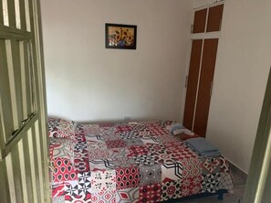 3 bedrooms, iron/ironing board, bed sheets