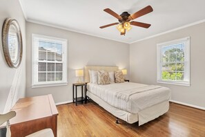 3 chambres, fer et planche à repasser, Wi-Fi, draps fournis