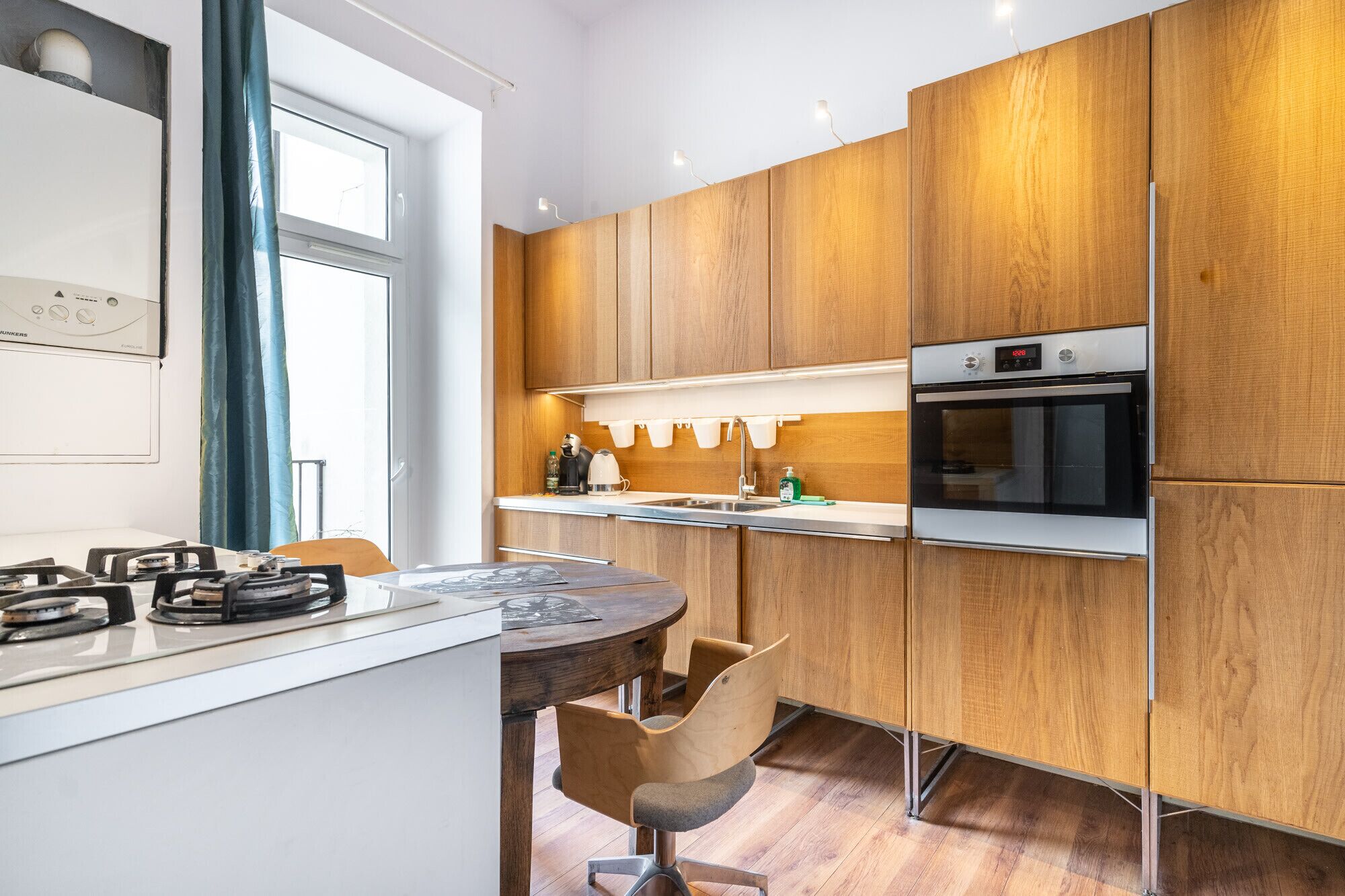 Fridge, oven, stovetop, coffee/tea maker