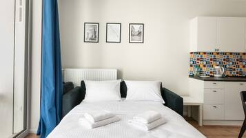 Iron/ironing board, WiFi, bed sheets