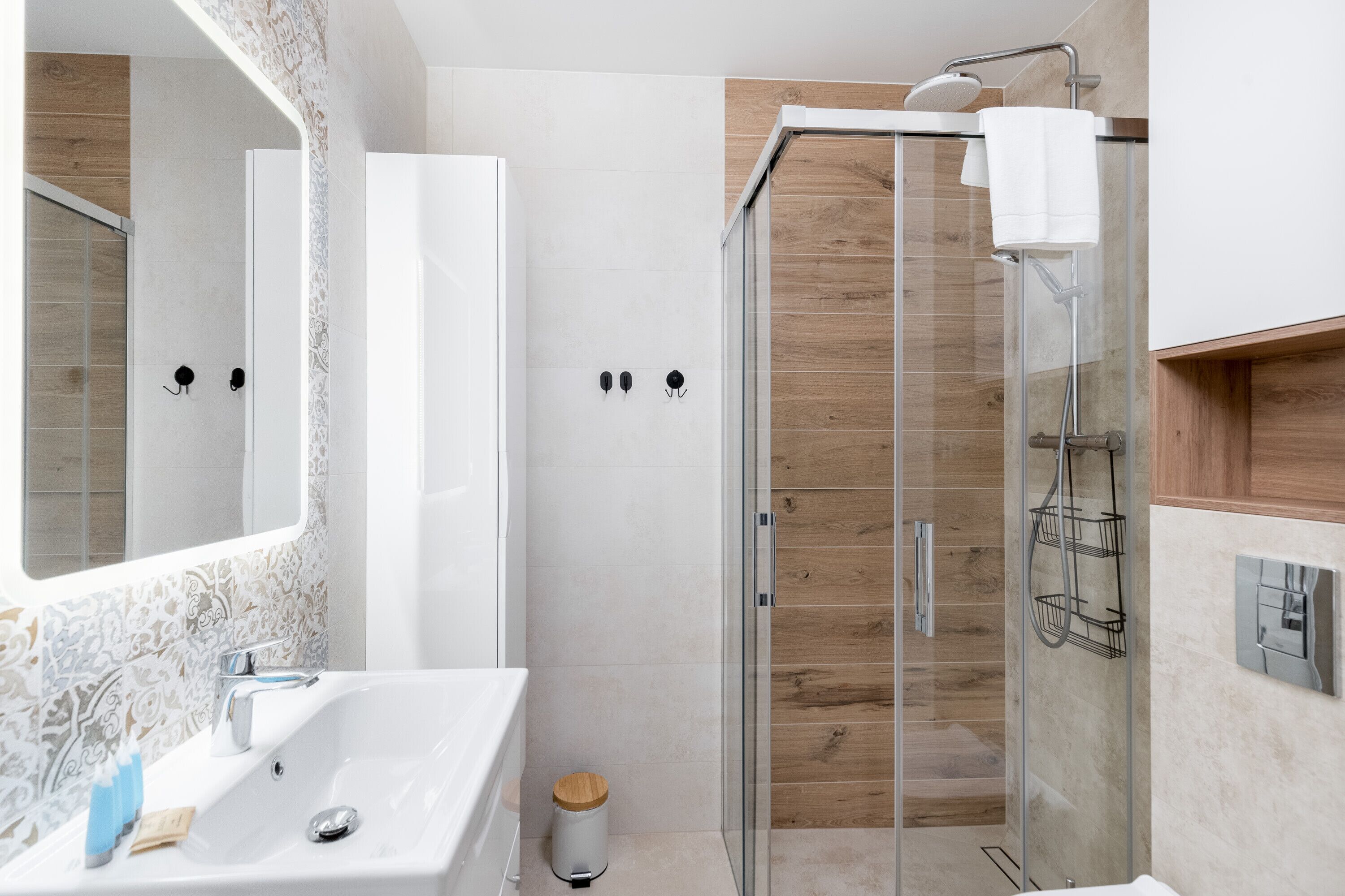 Een douche, een haardroger, handdoeken