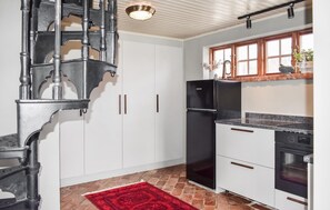 Fridge, oven, coffee/tea maker