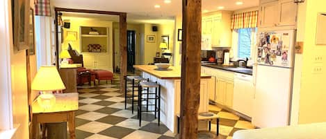 Smart TV, fireplace, ping pong