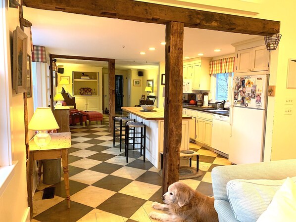 Smart TV, fireplace, table tennis