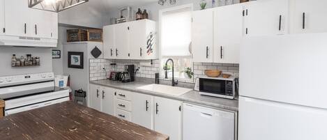 Refrigerador, microondas, horno, placa de cocina