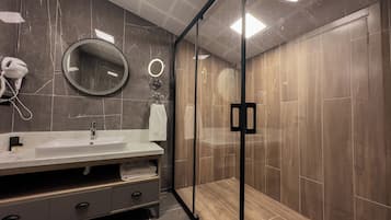 Elite Room, Sea View | Bathroom | Free toiletries, hair dryer, bathrobes, slippers