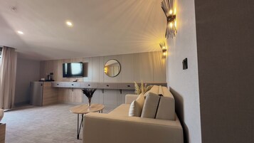 华丽客房, 海景 | 办公桌、笔记本电脑工作区、遮光窗帘、隔音