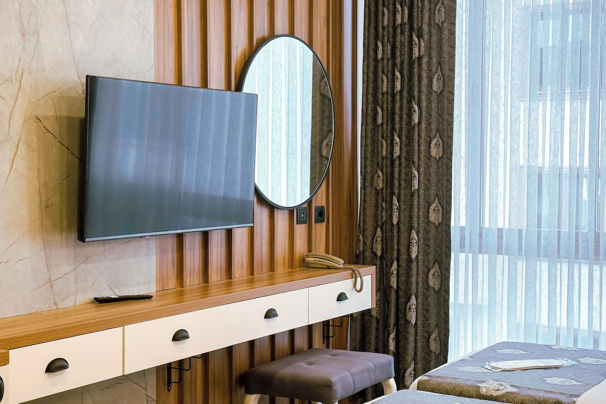 Family Suite, Sea View | 2 bedrooms, desk, laptop workspace, blackout drapes