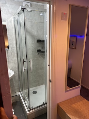 Double Room | Bathroom