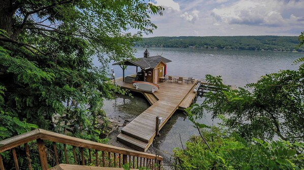 Property grounds - Steinnhus: Luxury Lake Home on Keuka Lake (Penn Yan)