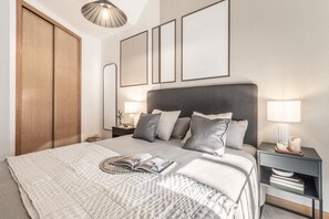 1 habitación, tabla de planchar con plancha, wifi y ropa de cama 
