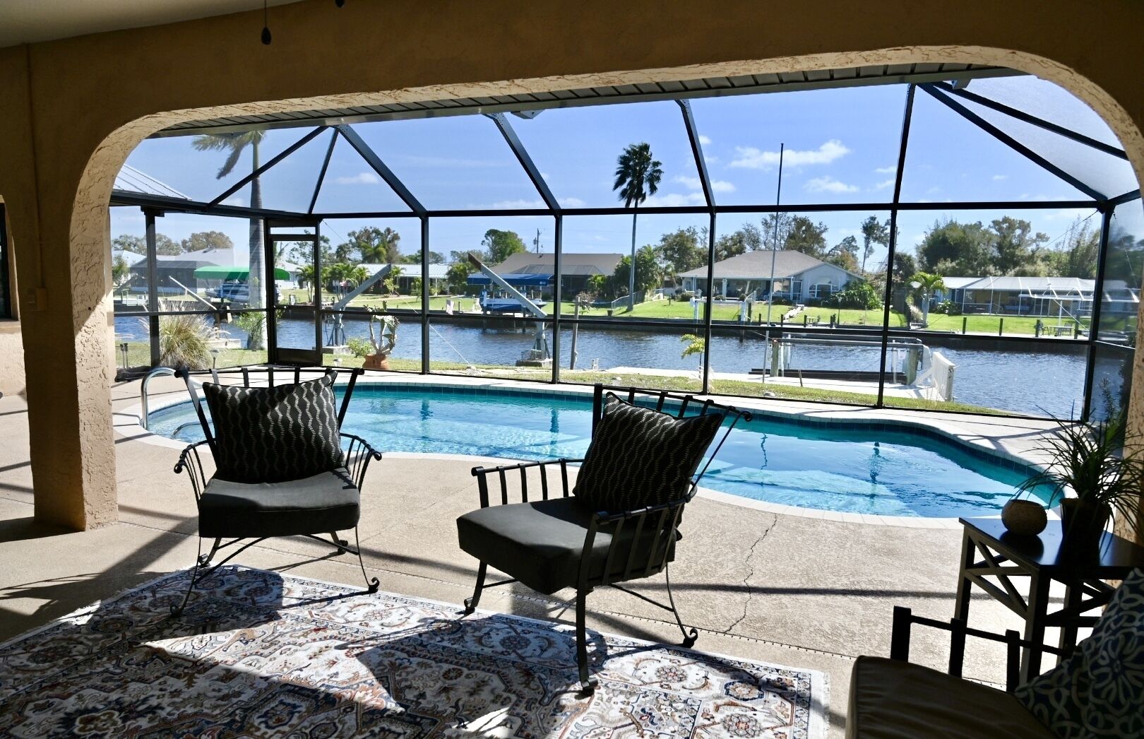 室外游泳池，恒温泳池