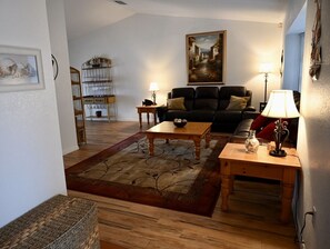 Älytelevisio, DVD-soitin, kirjoja