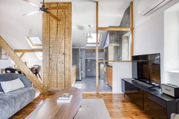 Télévision, chaîne hi-fi