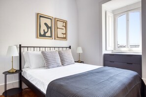 3 chambres, fer et planche à repasser, Wi-Fi, draps fournis