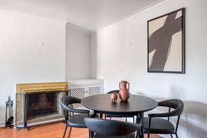 Dining - Blueground | Principe Real, parking (Lisbon)