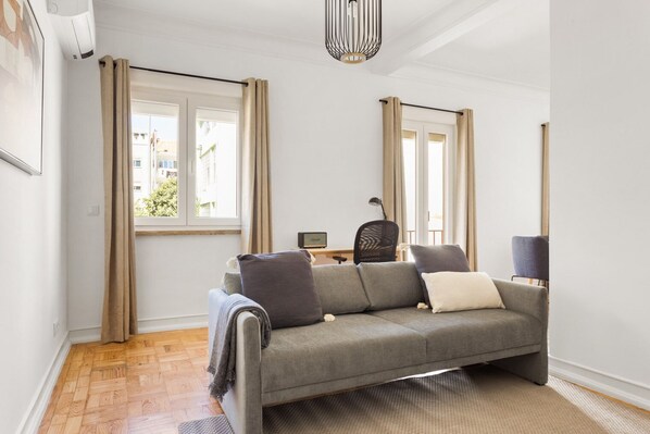 Télévision, chaîne hi-fi