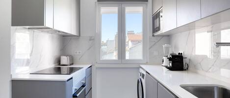 Réfrigérateur, micro-ondes, four, lave-vaisselle