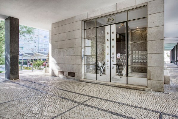 Exterior detail - Blueground | Alvalade, furnished + terrace (Lisbon)
