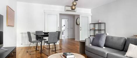 Télévision, chaîne hi-fi