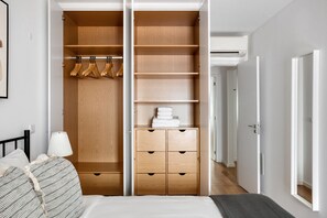 2 chambres, fer et planche à repasser, Wi-Fi, draps fournis