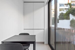 Dining - Blueground | Santo António, parking (Lisbon)