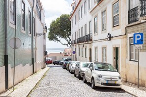 Property grounds - Blueground | Castelo, great views (Lisbon)