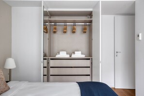 2 quartos, ferros/tábuas de passar roupa, Wi-Fi, roupa de cama