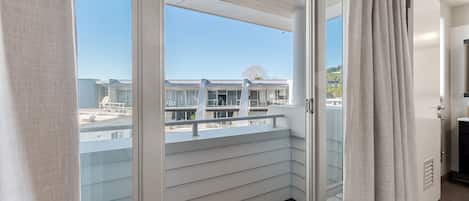 Design Apartment | 2 bedrooms, iron/ironing board, free WiFi