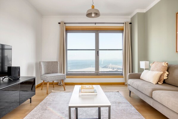 Fernseher, Stereoanlage