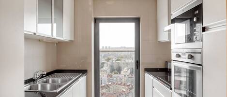 Refrigerador, microondas, horno y lavavajillas