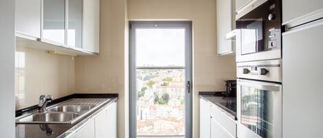 Refrigerador, microondas, horno y lavavajillas