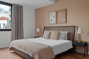 2 dormitoris, planxa i posts de planxar, wifi i roba de llit 