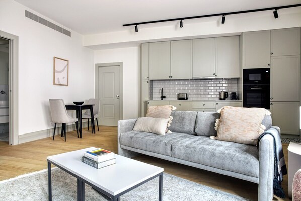 Télévision, chaîne hi-fi