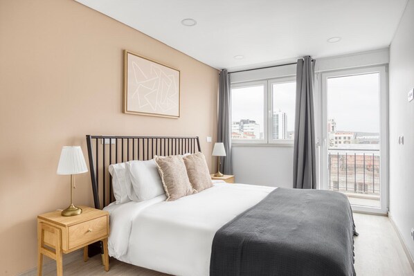 3 chambres, fer et planche à repasser, Wi-Fi, draps fournis