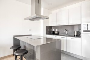 Réfrigérateur, micro-ondes, four, lave-vaisselle