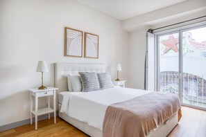 1 bedroom, iron/ironing board, WiFi, bed sheets - Blueground | Graça, fully furnished (Lisbon)