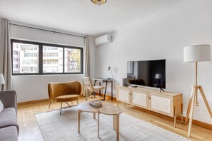 Télévision, chaîne hi-fi