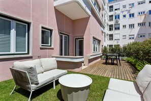 Outdoor dining - Blueground | Areeiro, turnkey, fully furnished (Lisbon)