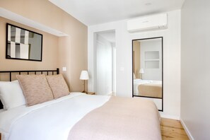 3 habitaciones, tabla de planchar con plancha, wifi y ropa de cama