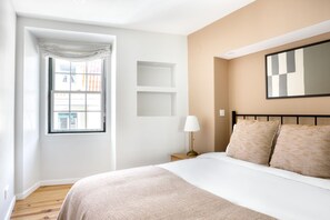 3 bedrooms, iron/ironing board, WiFi, bed sheets - Blueground | Estrela, fully furnished (Lisbon)