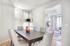 Dining - Blueground | Estrela, fully furnished (Lisbon)