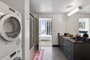 Interior - Central 1BR apt in KoreaTown, free parking, pool (Beverly Hills)