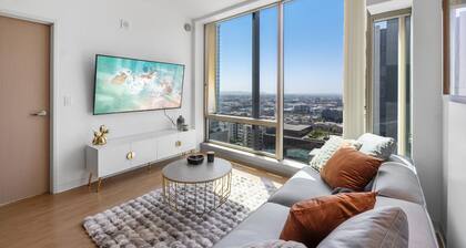 Central 1BR apt in KoreaTown, free parking, pool