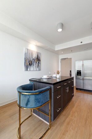 Interior - Central 1BR apt in KoreaTown, free parking, pool (Beverly Hills)