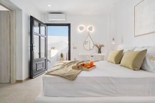 Caja de seguridad en la habitación, cortinas blackout y cuna de viaje 